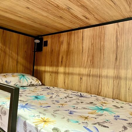 Velvet Hostel Мадрид Екстериор снимка