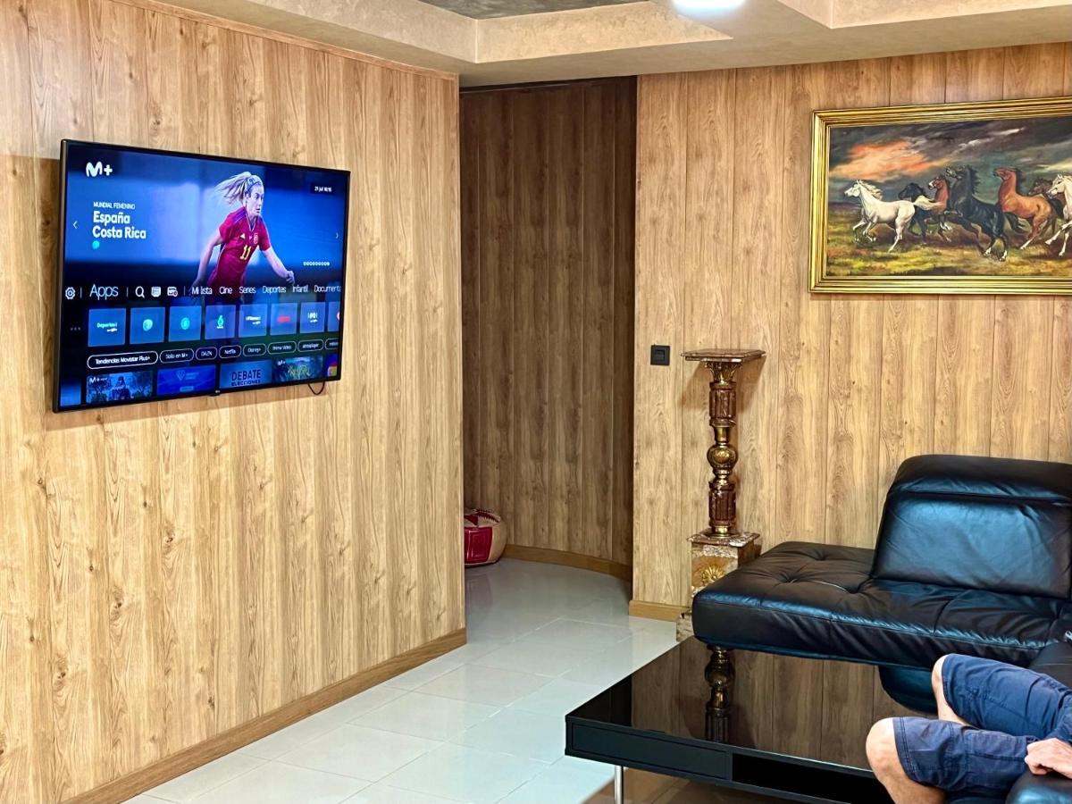 Velvet Hostel Мадрид Екстериор снимка