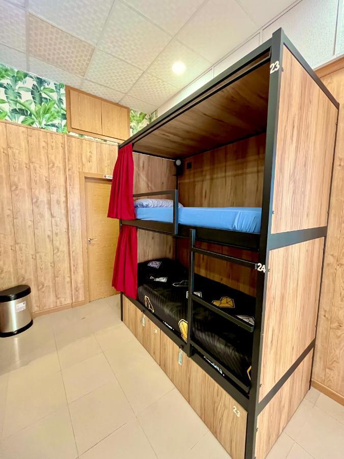 Velvet Hostel Мадрид Екстериор снимка