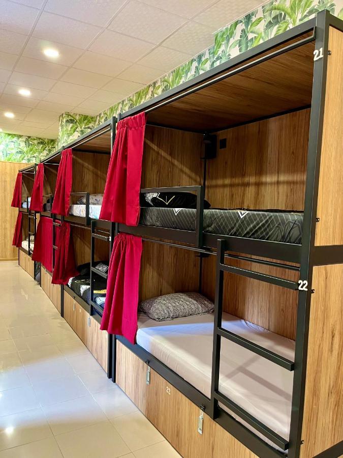 Velvet Hostel Мадрид Екстериор снимка