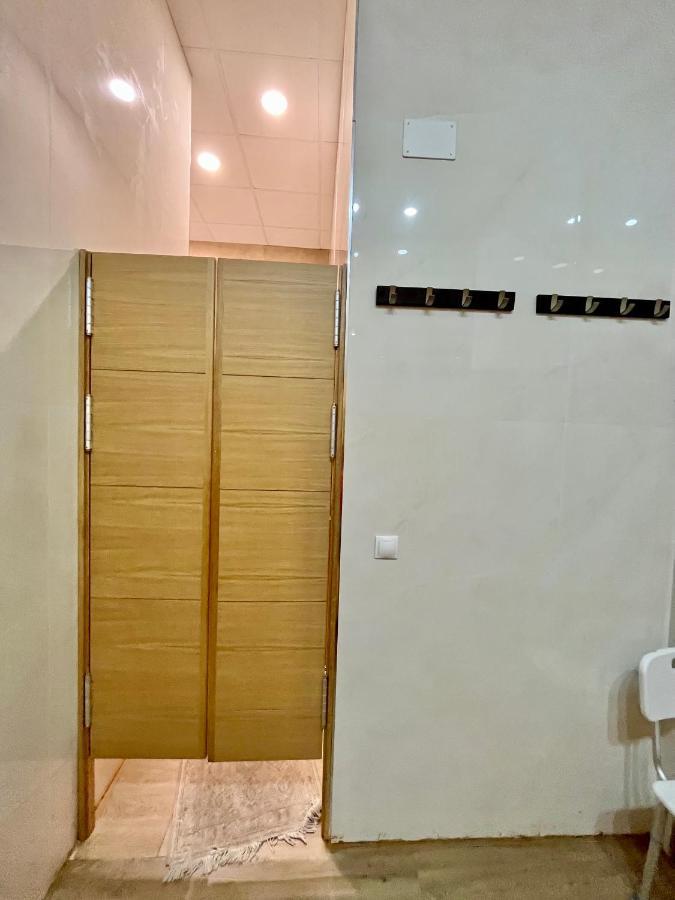 Velvet Hostel Мадрид Екстериор снимка