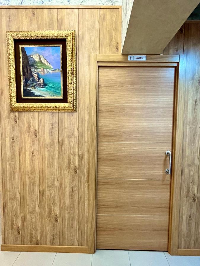 Velvet Hostel Мадрид Екстериор снимка