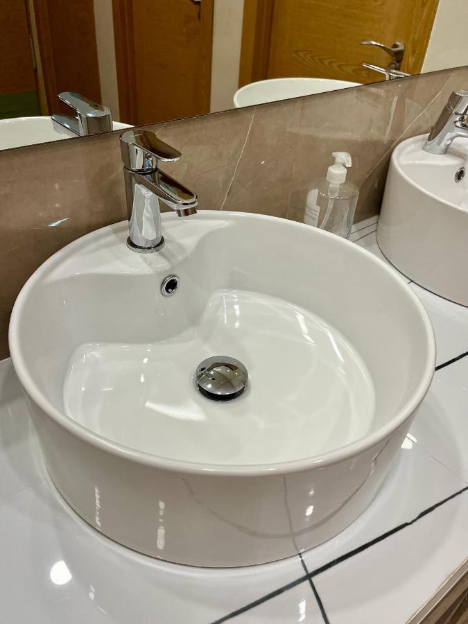 Velvet Hostel Мадрид Екстериор снимка