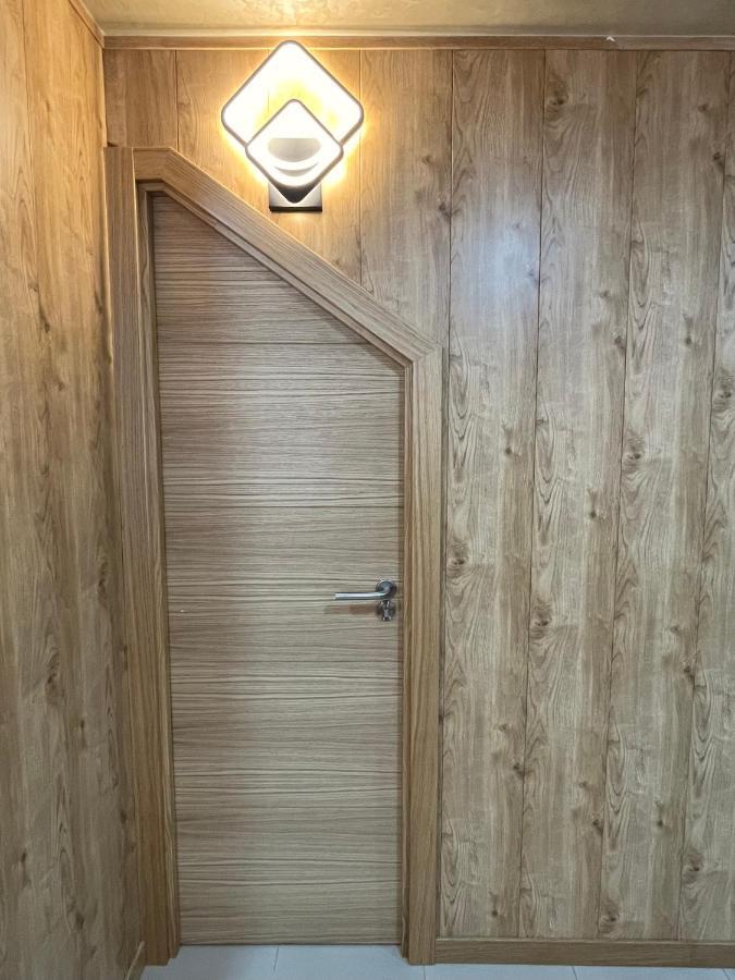 Velvet Hostel Мадрид Екстериор снимка