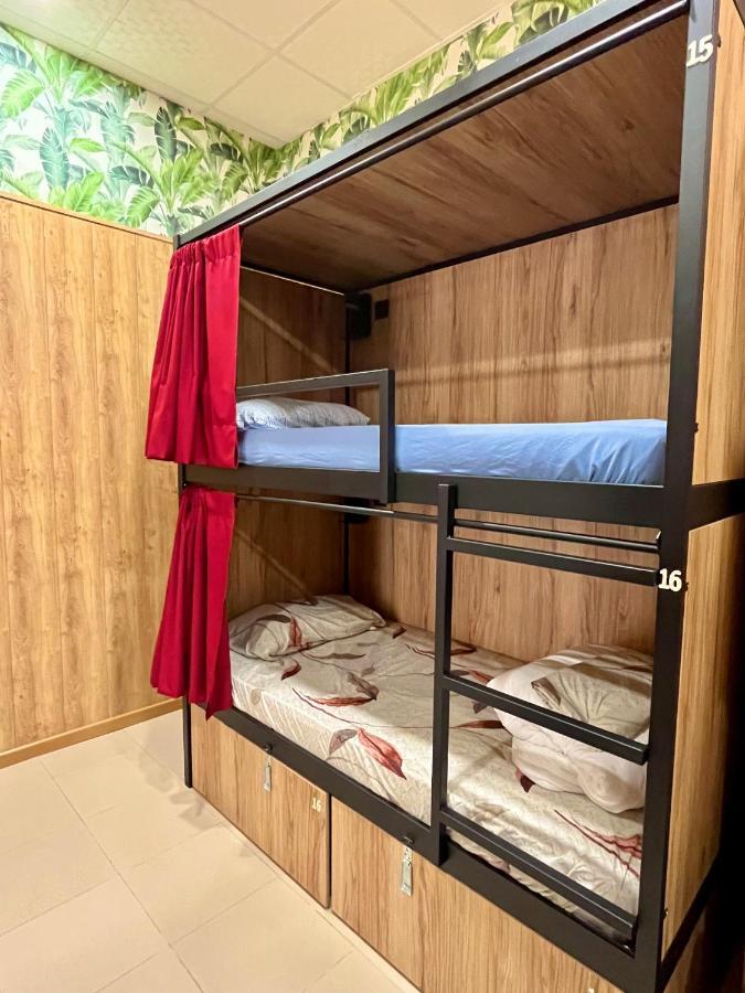 Velvet Hostel Мадрид Екстериор снимка