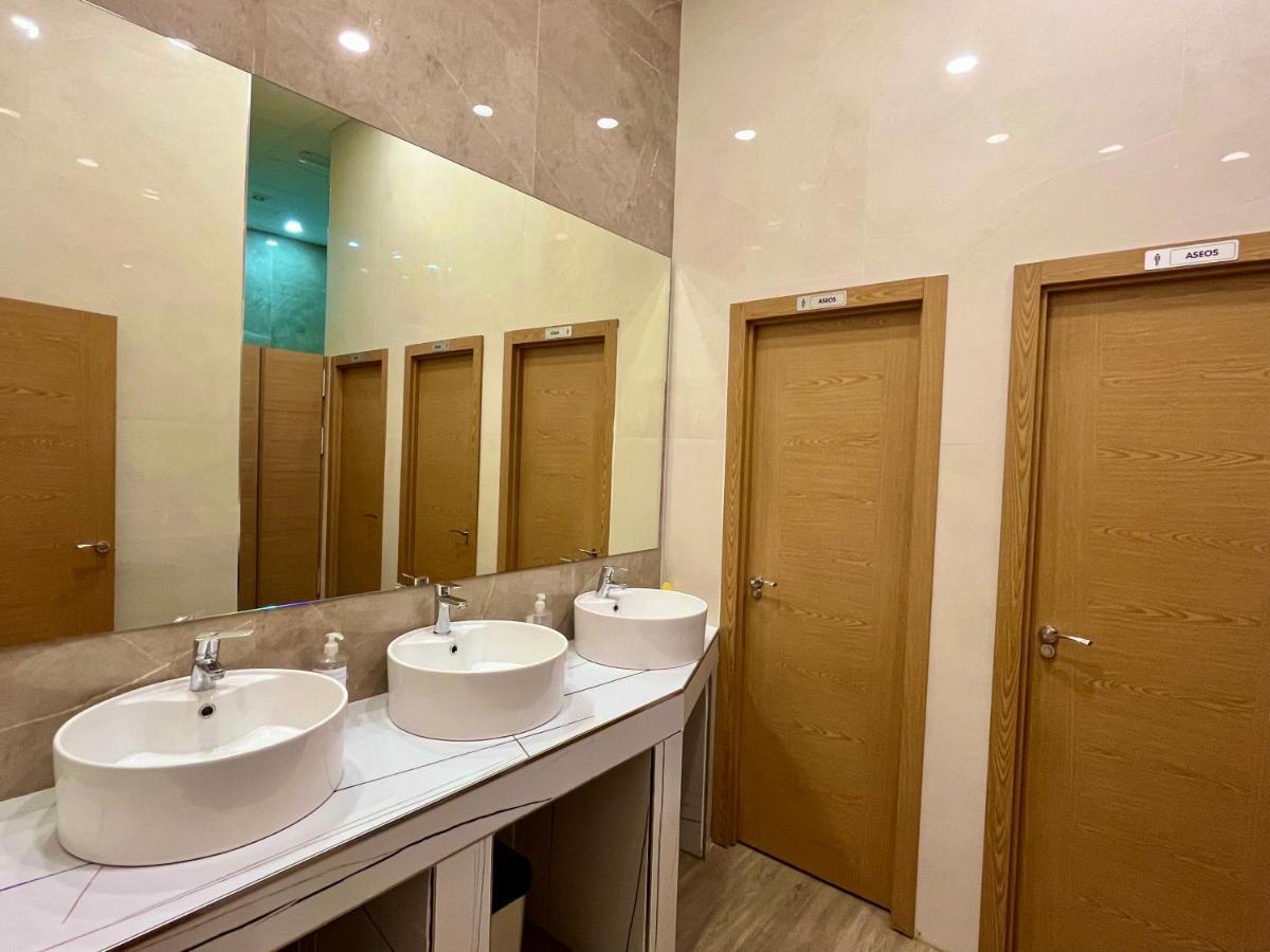 Velvet Hostel Мадрид Екстериор снимка