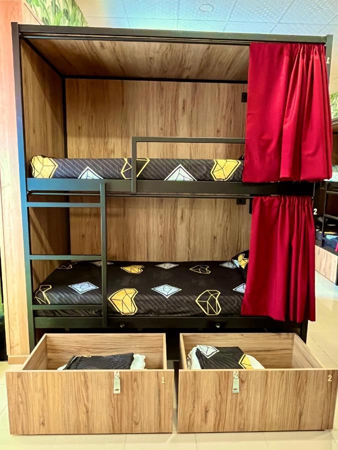 Velvet Hostel Мадрид Екстериор снимка