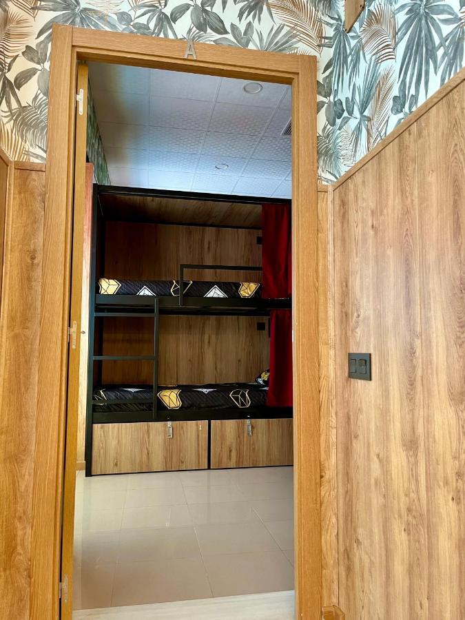 Velvet Hostel Мадрид Екстериор снимка