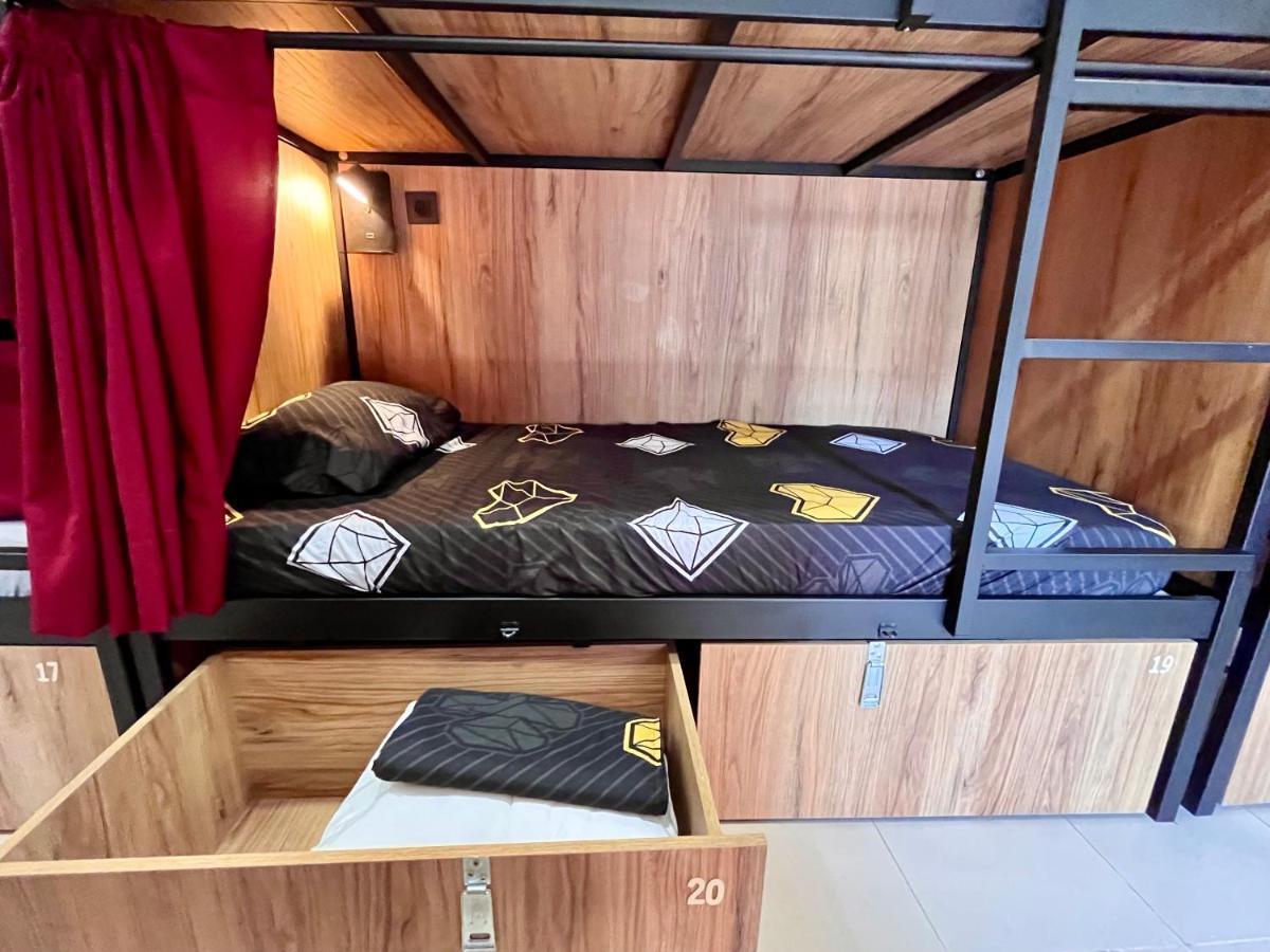 Velvet Hostel Мадрид Екстериор снимка