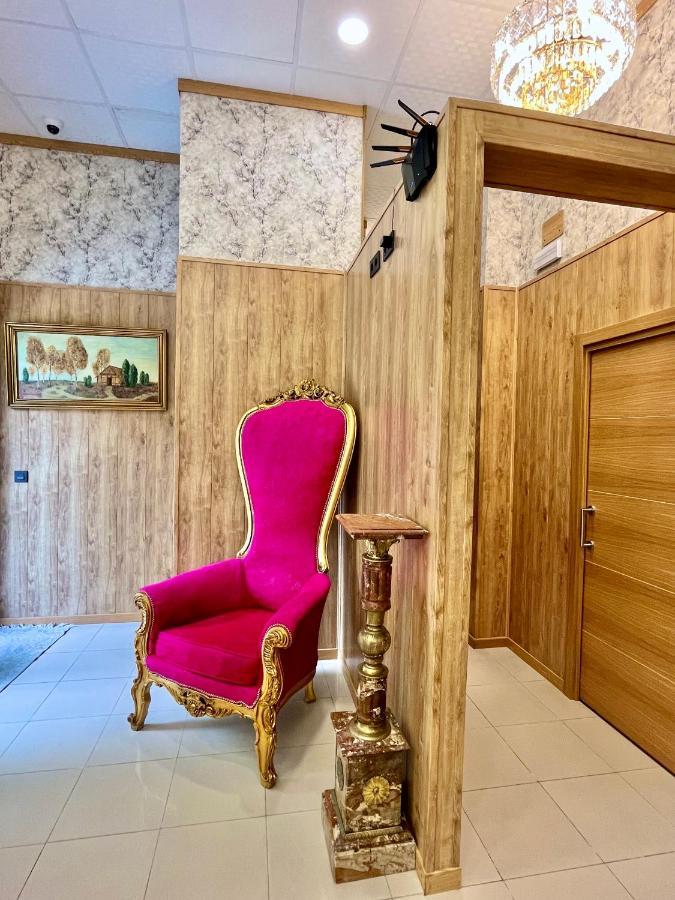Velvet Hostel Мадрид Екстериор снимка