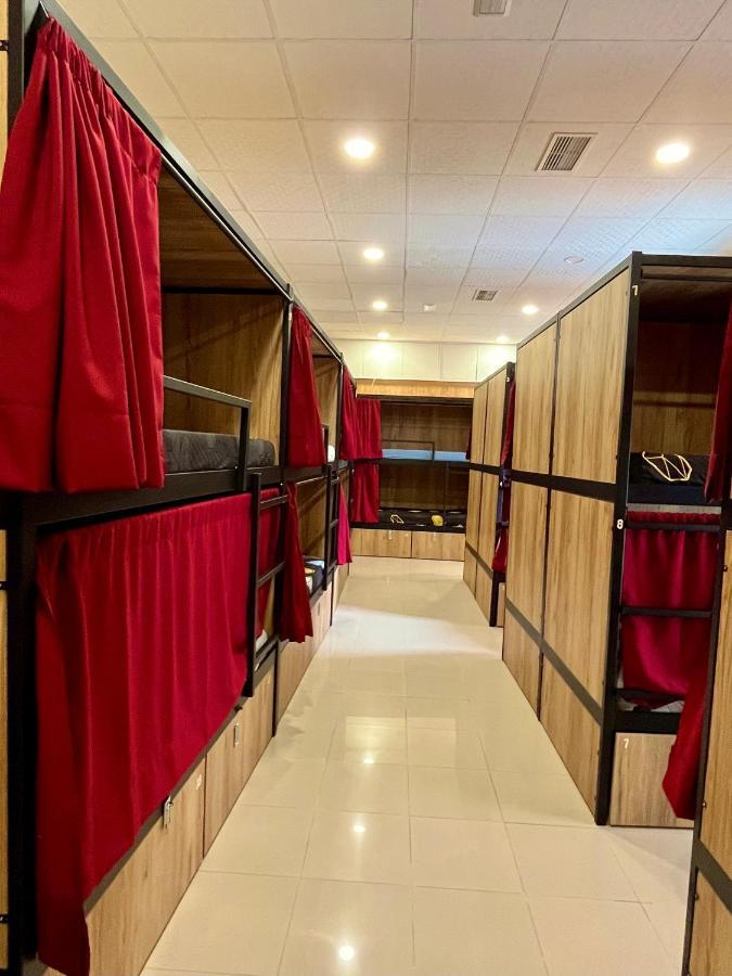 Velvet Hostel Мадрид Екстериор снимка