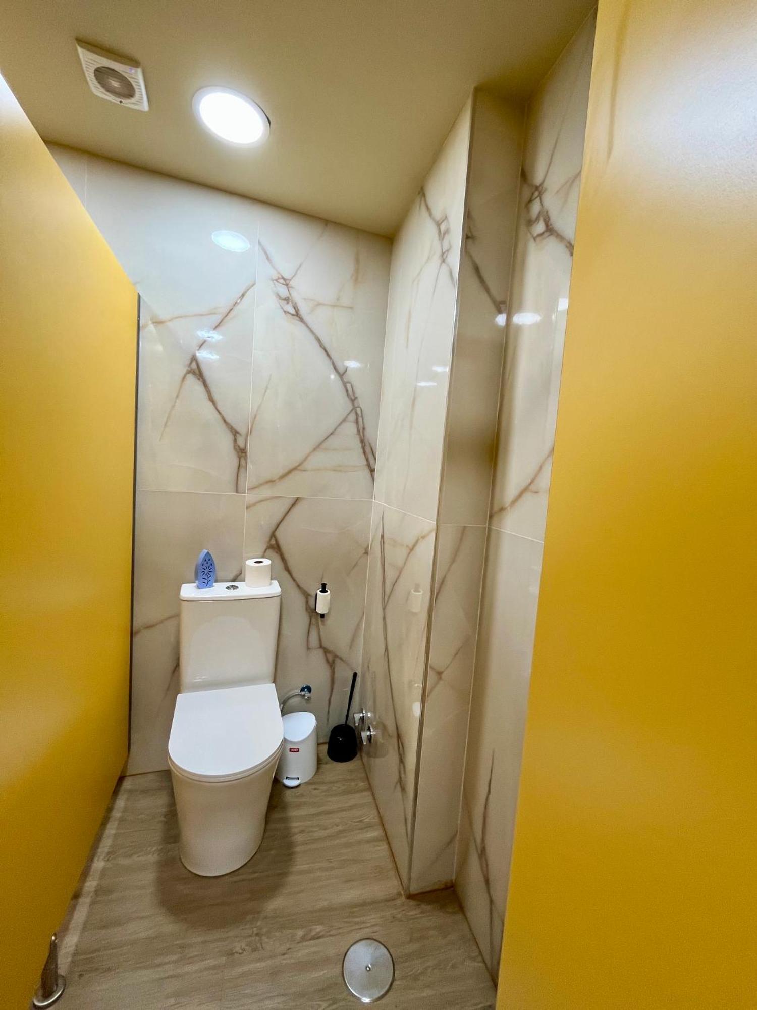 Velvet Hostel Мадрид Екстериор снимка