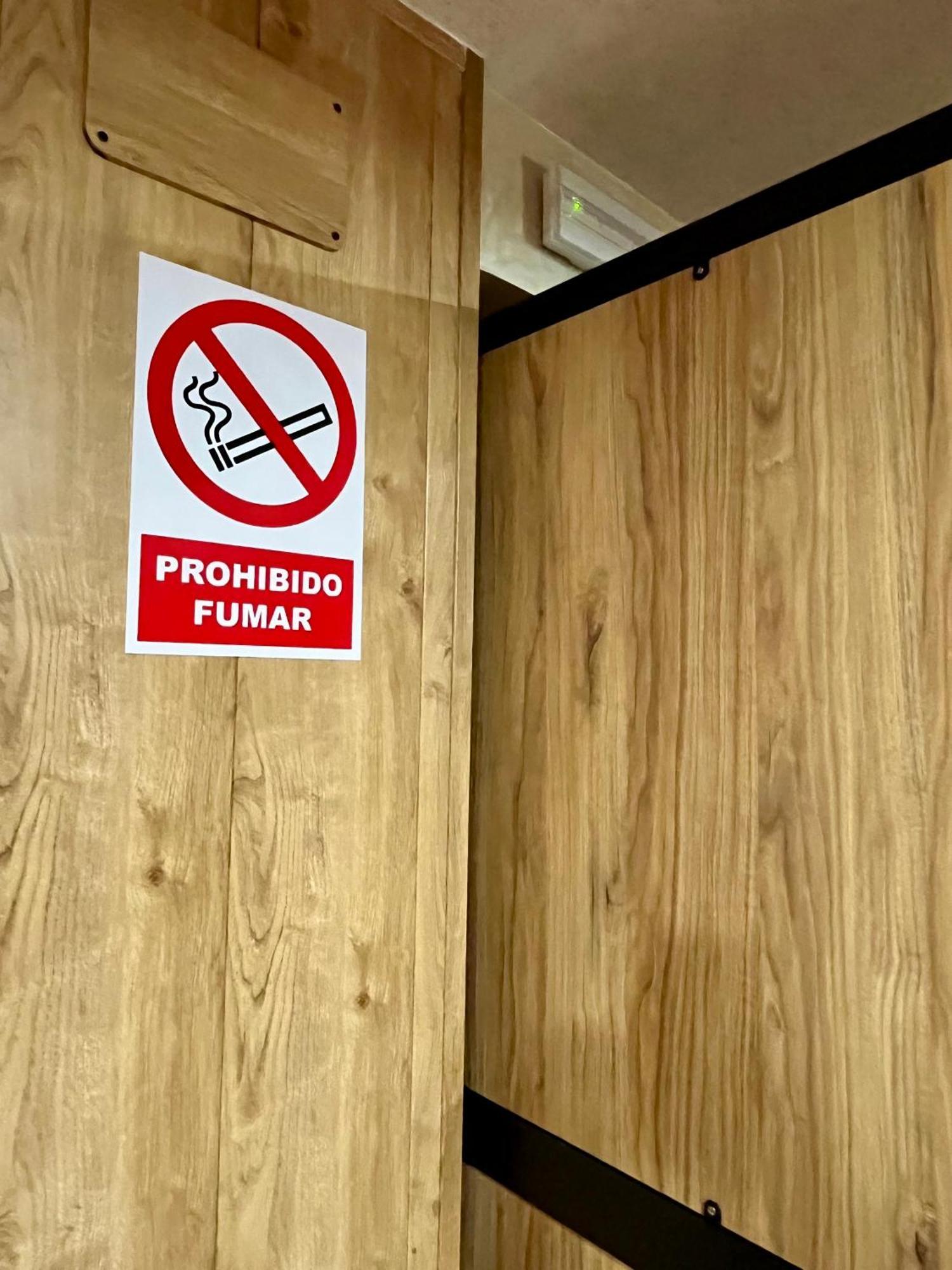 Velvet Hostel Мадрид Екстериор снимка