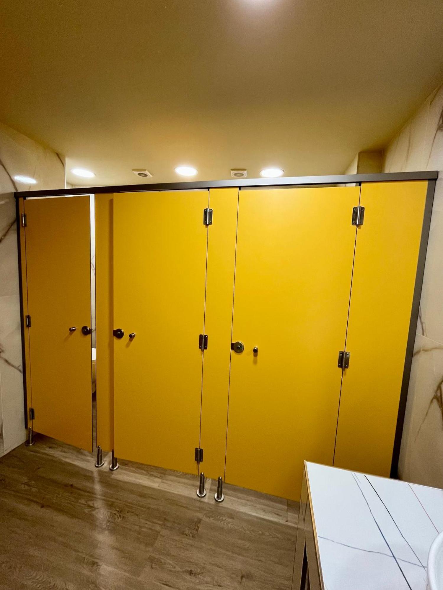 Velvet Hostel Мадрид Екстериор снимка