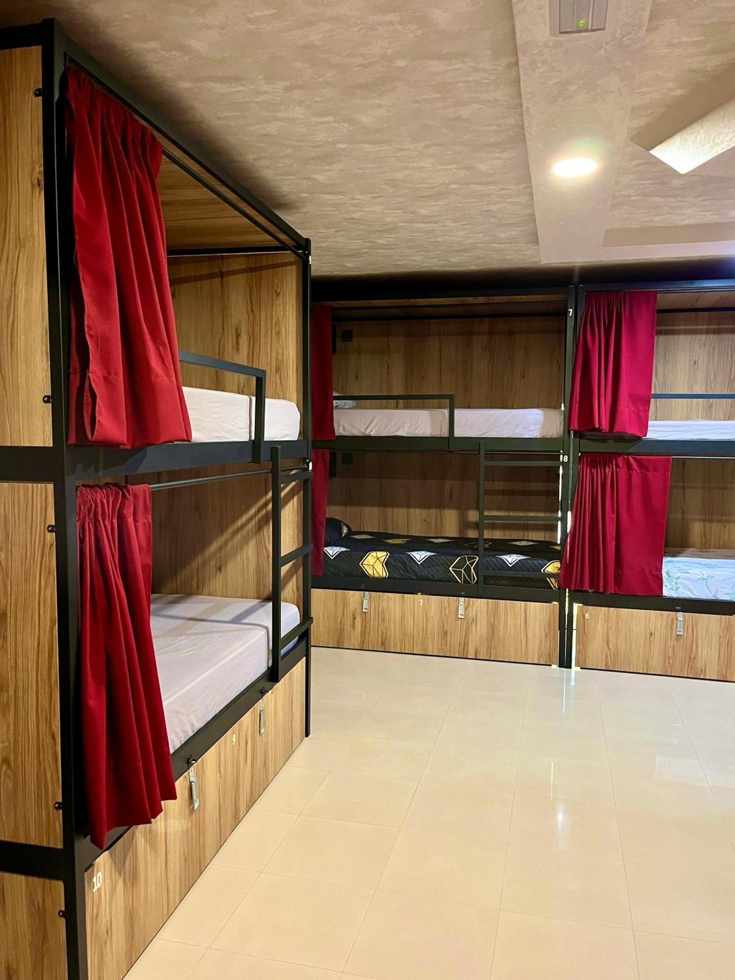 Velvet Hostel Мадрид Екстериор снимка