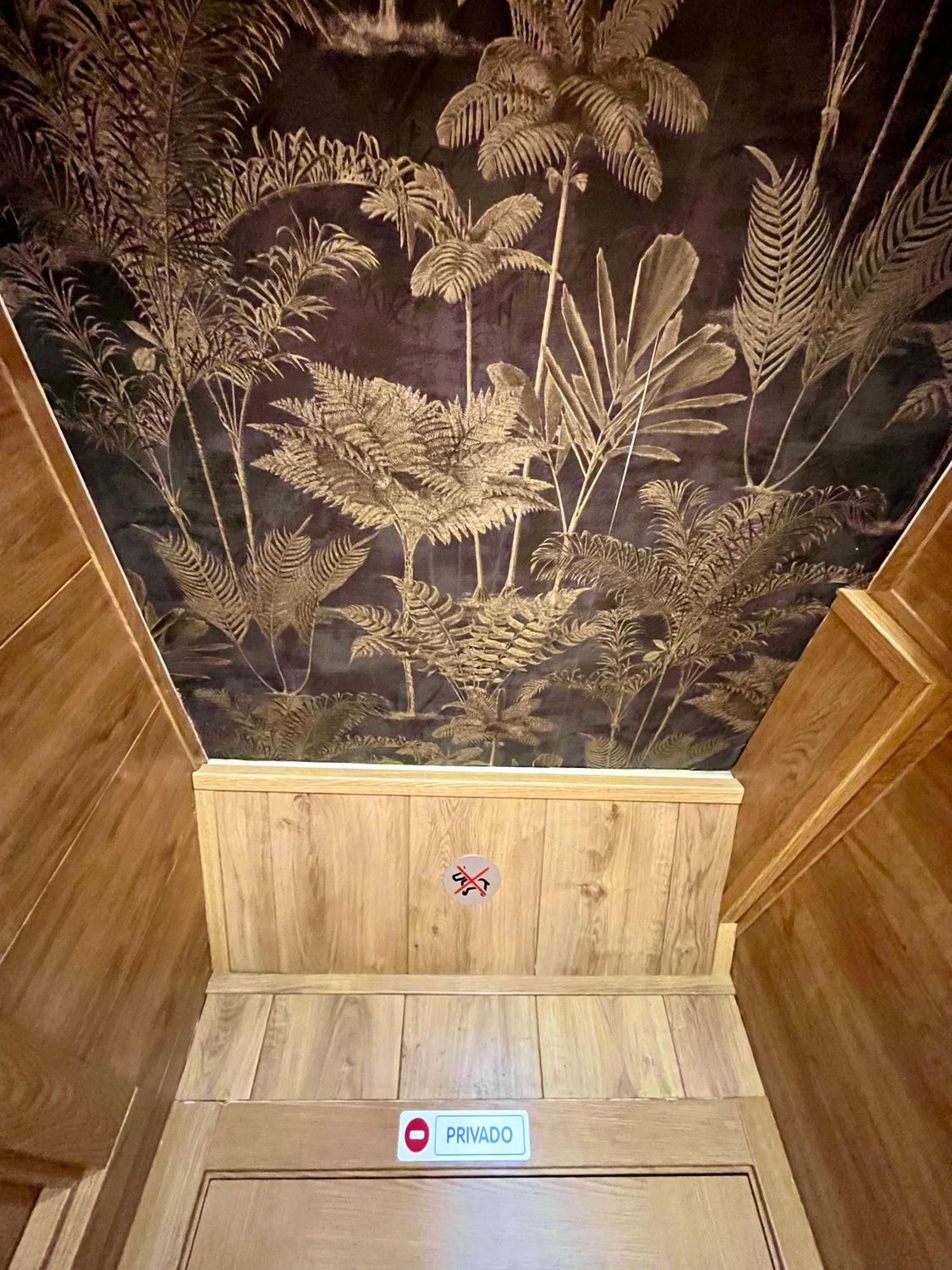 Velvet Hostel Мадрид Екстериор снимка